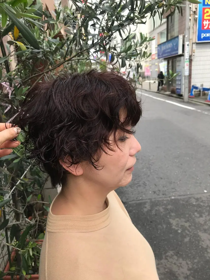 ショート カラー パーマ ショートヘア ニュアンスパーマ カット ヘアカラー ヘッドスパ 秋山 聡子のヘアスタイル