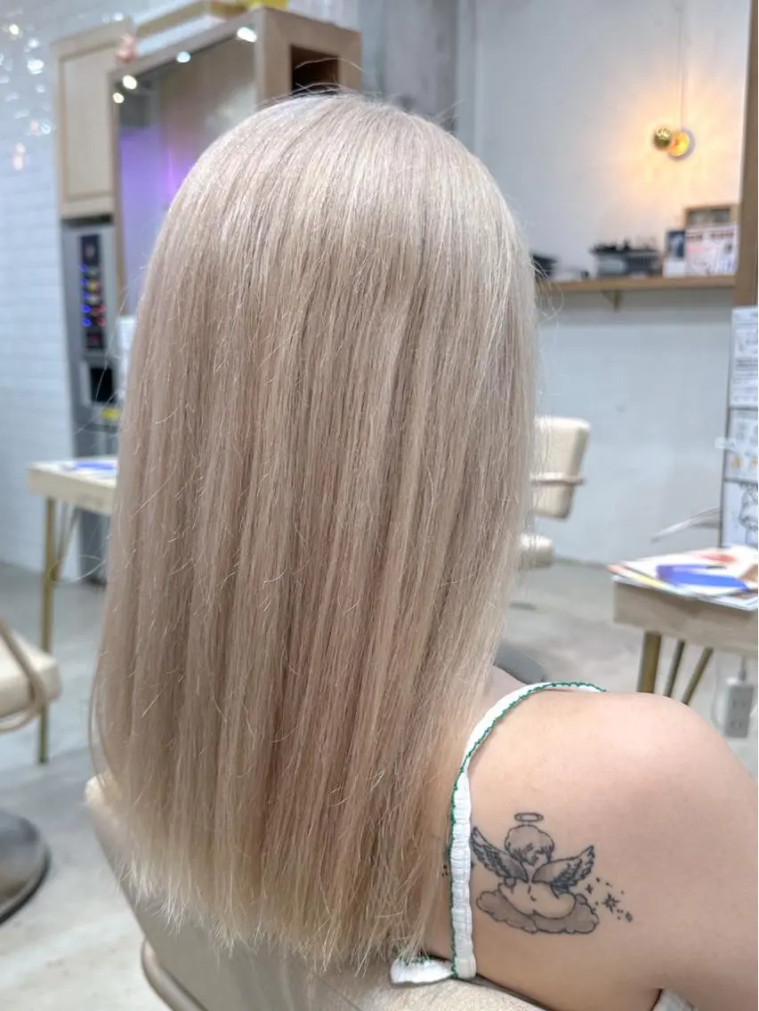 ロング カラー カット ヘアカラー トリートメント ハイトーンレイヤー 顔まわりSOTAのヘアスタイル