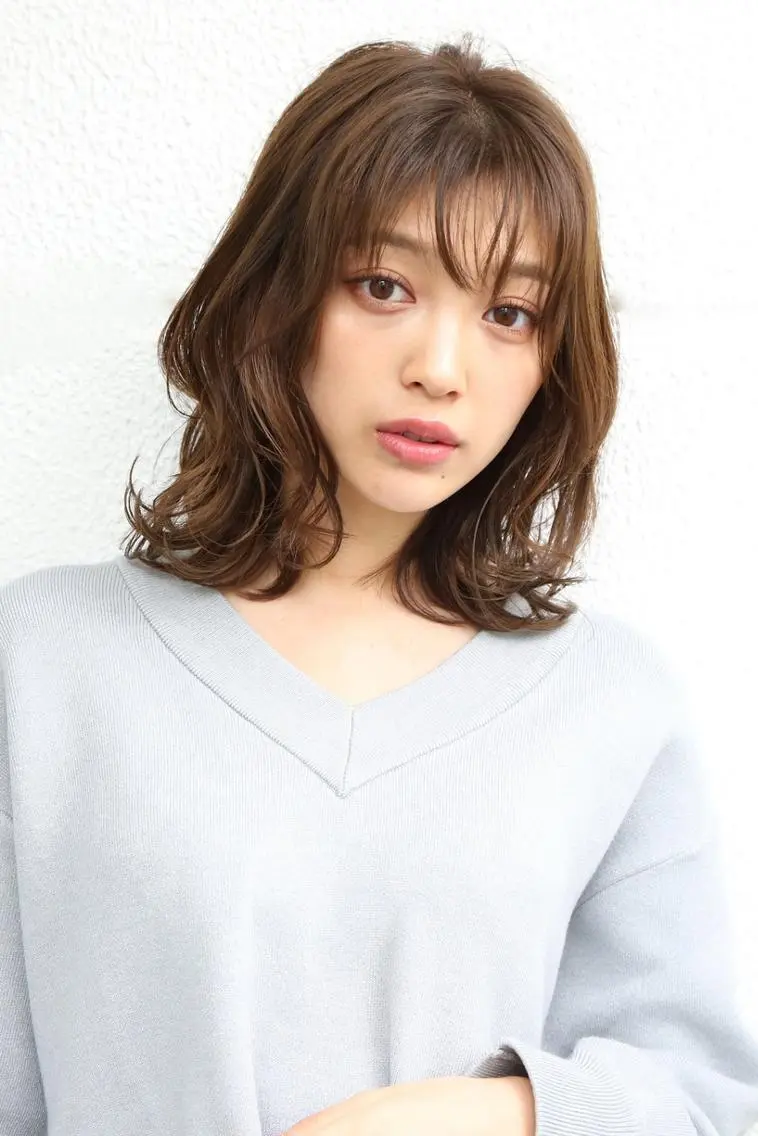 ミディアム 浅香 美加のヘアスタイル