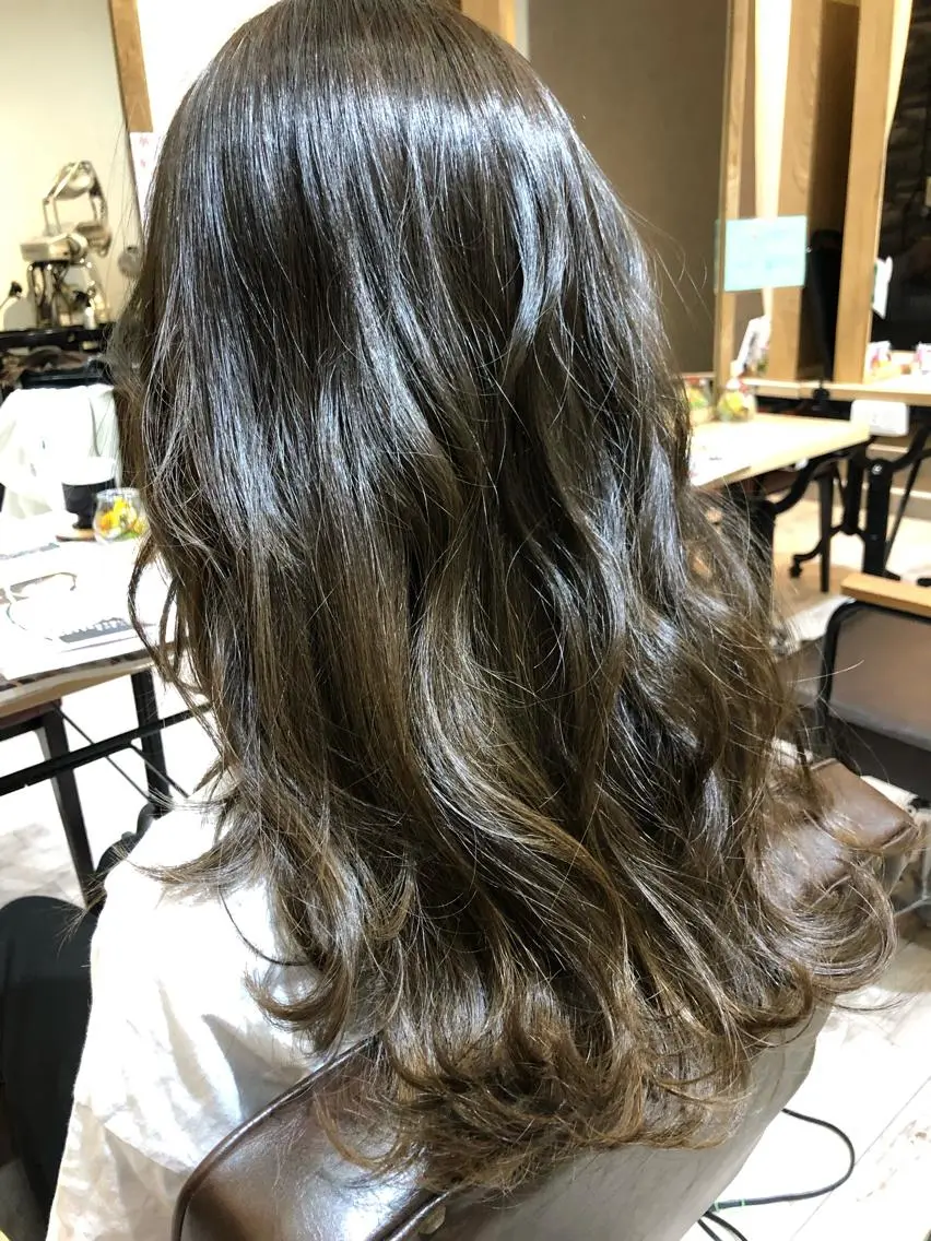 ロング カラー サワタ ミサのヘアスタイル