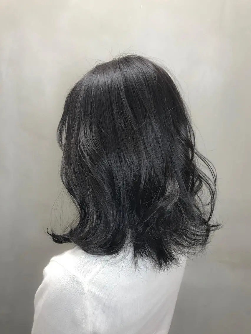 ミディアム カラー アディクシーカラー ダークグレー 【透明感、艶髪】西村 有司のヘアスタイル