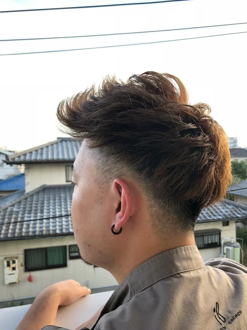 ショート メンズ フェードカット モヒカン 土井 康永のヘアスタイル