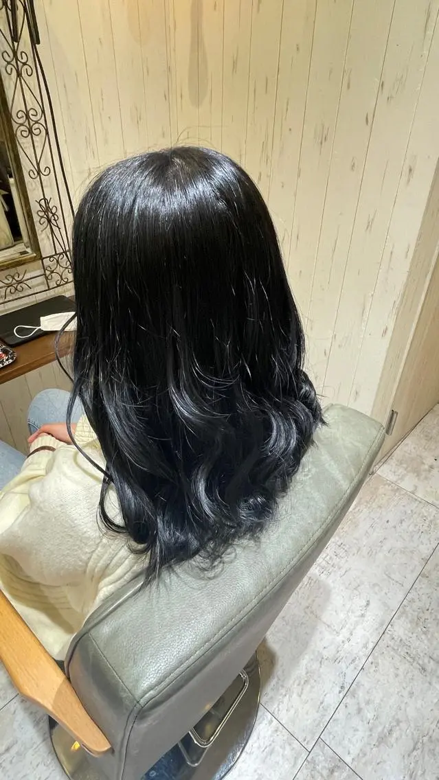 セミロング カラー Ｕｋａ .のヘアスタイル