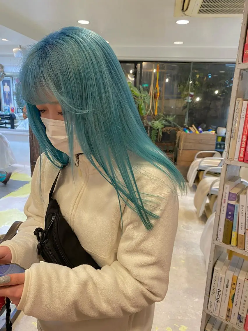ロング カラー ブリーチ カット ヘアカラー Moca 〰️のヘアスタイル