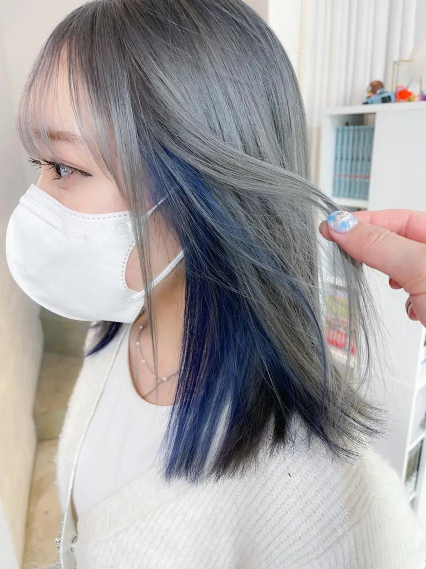 ミディアム カラー 黒髪 ブリーチ ブルーカラー ブルーブラック エドルカラー カット ヘアカラー BOX mico.のヘアスタイル
