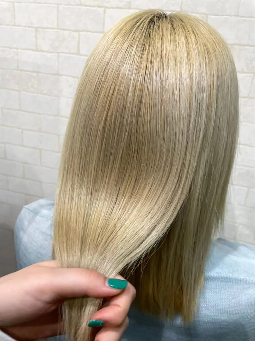 セミロング カラー ブリーチ ケアブリーチ 透明感カラー デザインカラー ダブルカラー ヘアカラー トリートメント まつげ/ヘア AYAKA🌙のマツエク・マツパデザイン