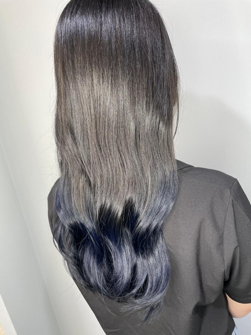 ミディアム カラー アディクシーカラー アッシュ ブルーカラー ダークアッシュ イヤリングカラー トップスタイリスト ✨KIRIKA中野✨のヘアスタイル