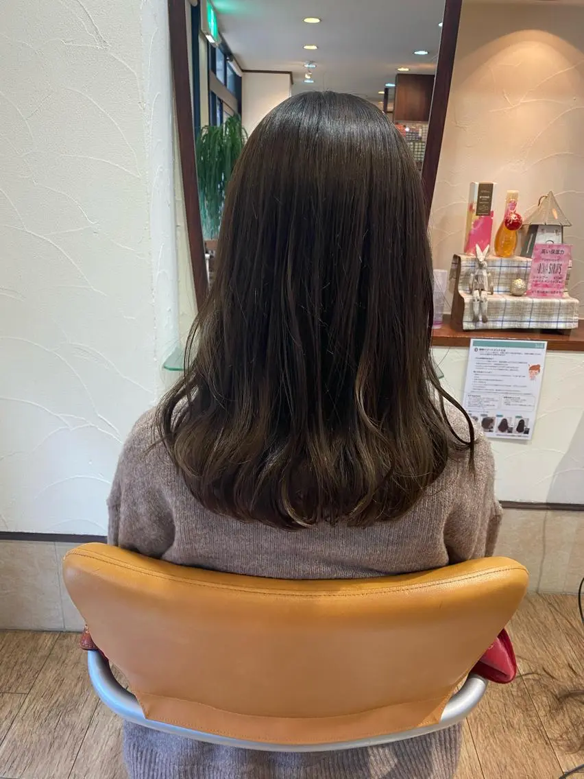 セミロング カラー ブラウンカラー オリーブブラウン サプリームヘア 飯田みち瑠のヘアスタイル