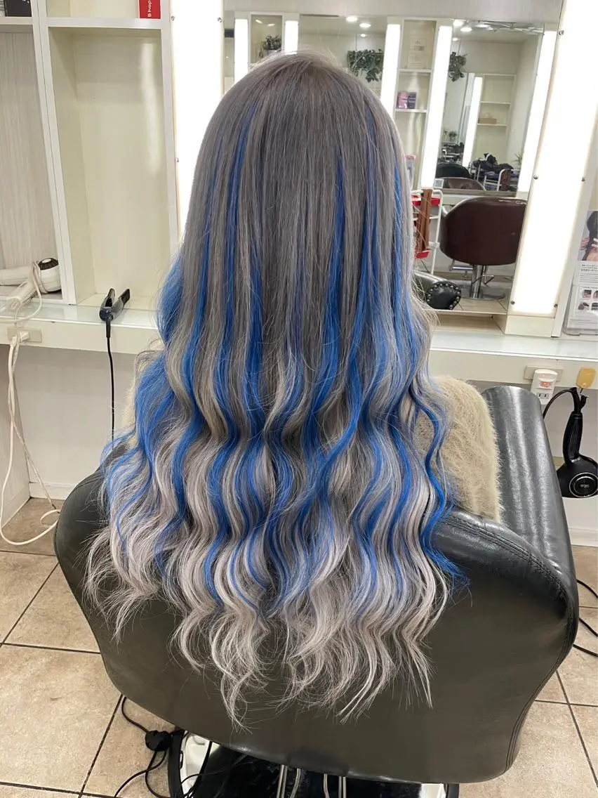 ロング カット ヘアカラー トリートメント エクステ 羽エクステ/ ハイトーンのヘアスタイル