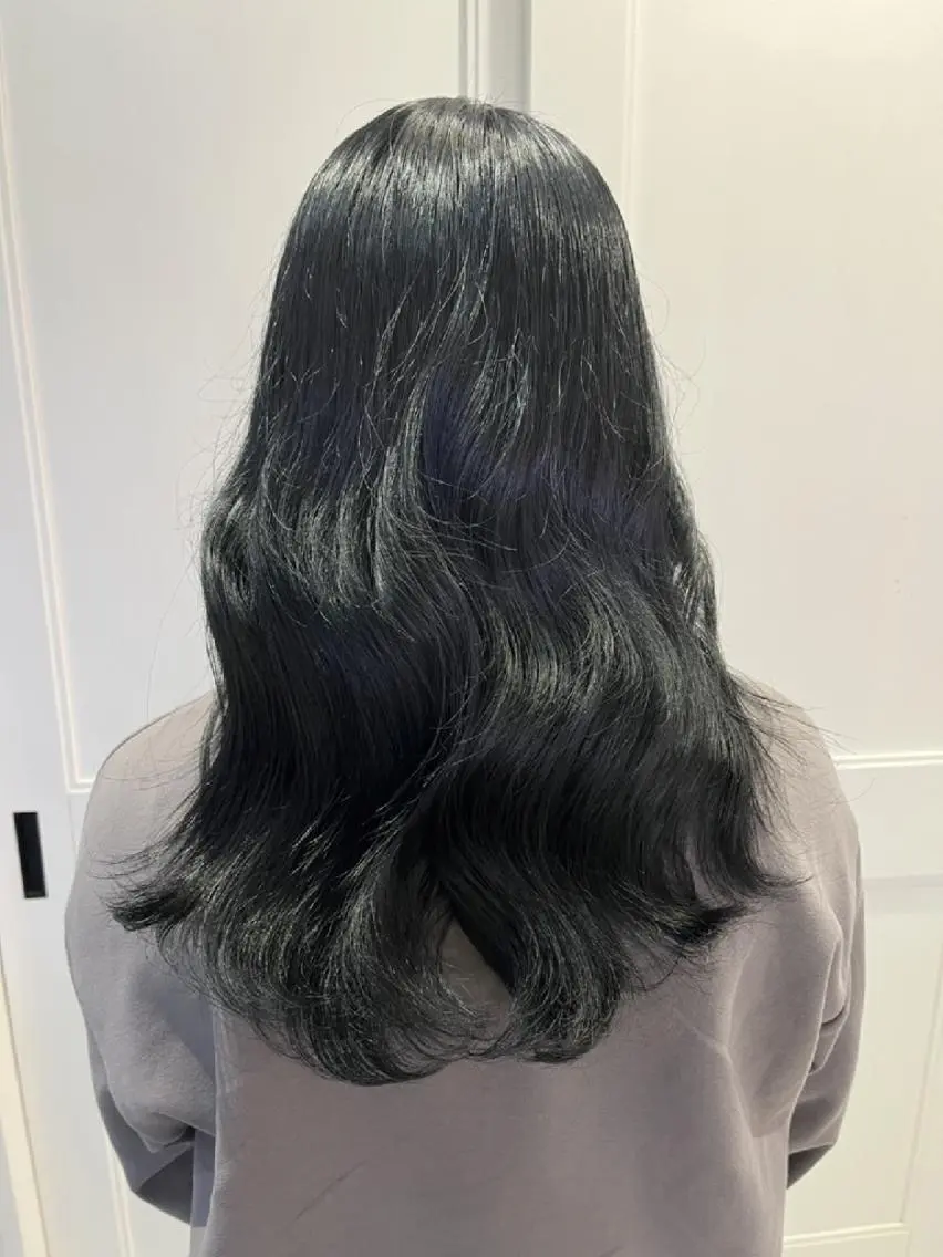 ロング カラー ダークグレー ダークグレージュ グレージュ 亀田 幸美のヘアスタイル