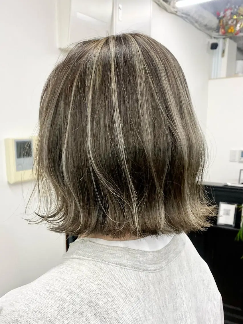 ミディアム カラー パーマ ヘアアレンジ メンズ キッズ ネイル マツエク・マツパ アイブロウ 結婚式・ブライダル ミディアムパーマ メンズバレイヤージュ メンズブリーチ メンズハイライト カット ヘアカラー トリートメント ヘッドスパ 海外レイヤー×艶髪 小田部慎也のヘアスタイル