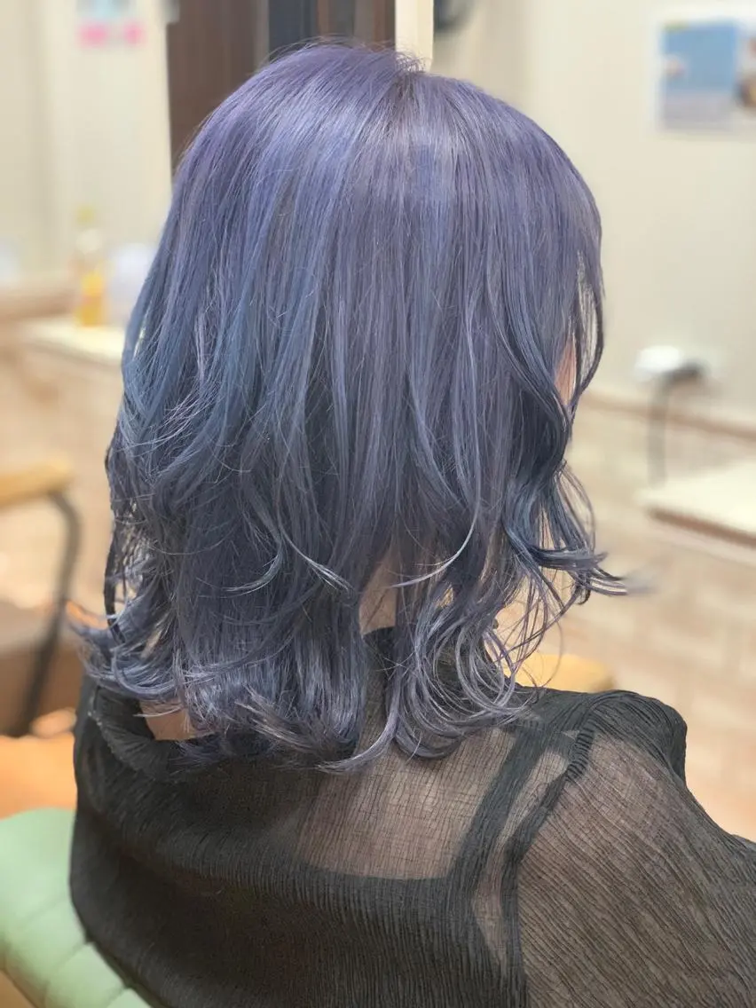 セミロング ウルフカット 生駒市デザインカラー /浜中美奈のヘアスタイル