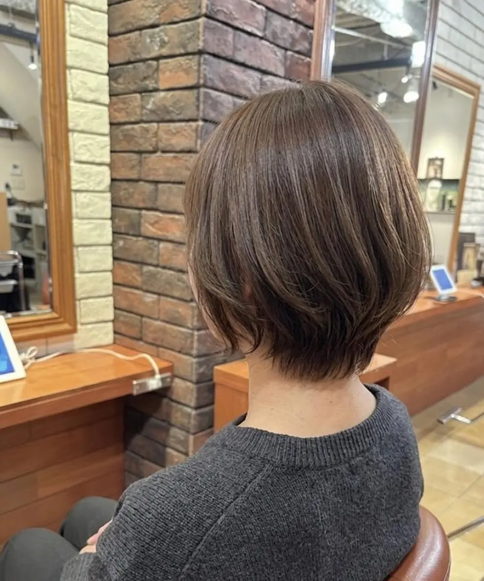 ショート アッシュ ボブ くびれヘア レイヤーカット 外ハネヘア カット トリートメント ヘッドスパ flencia 丸 和博｜カットのヘアスタイル