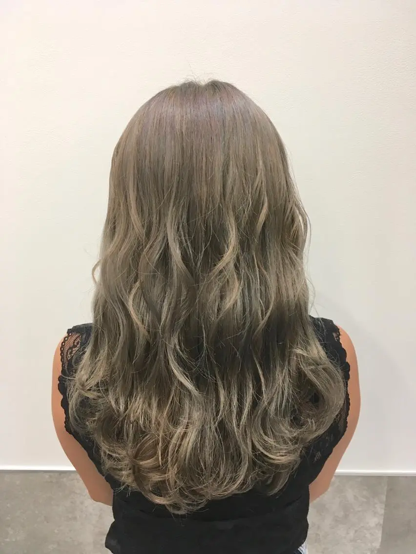 ロング カラー ベージュカラー ブリーチ ヘアカラー トリートメント ヘアセット yoshi ☆のヘアスタイル