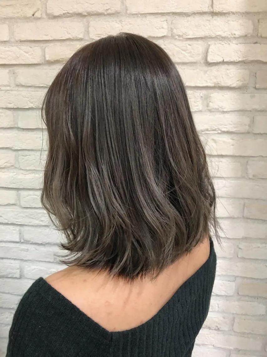 ミディアム カラー グラデーションカラー グレージュ 大平 美沙のヘアスタイル