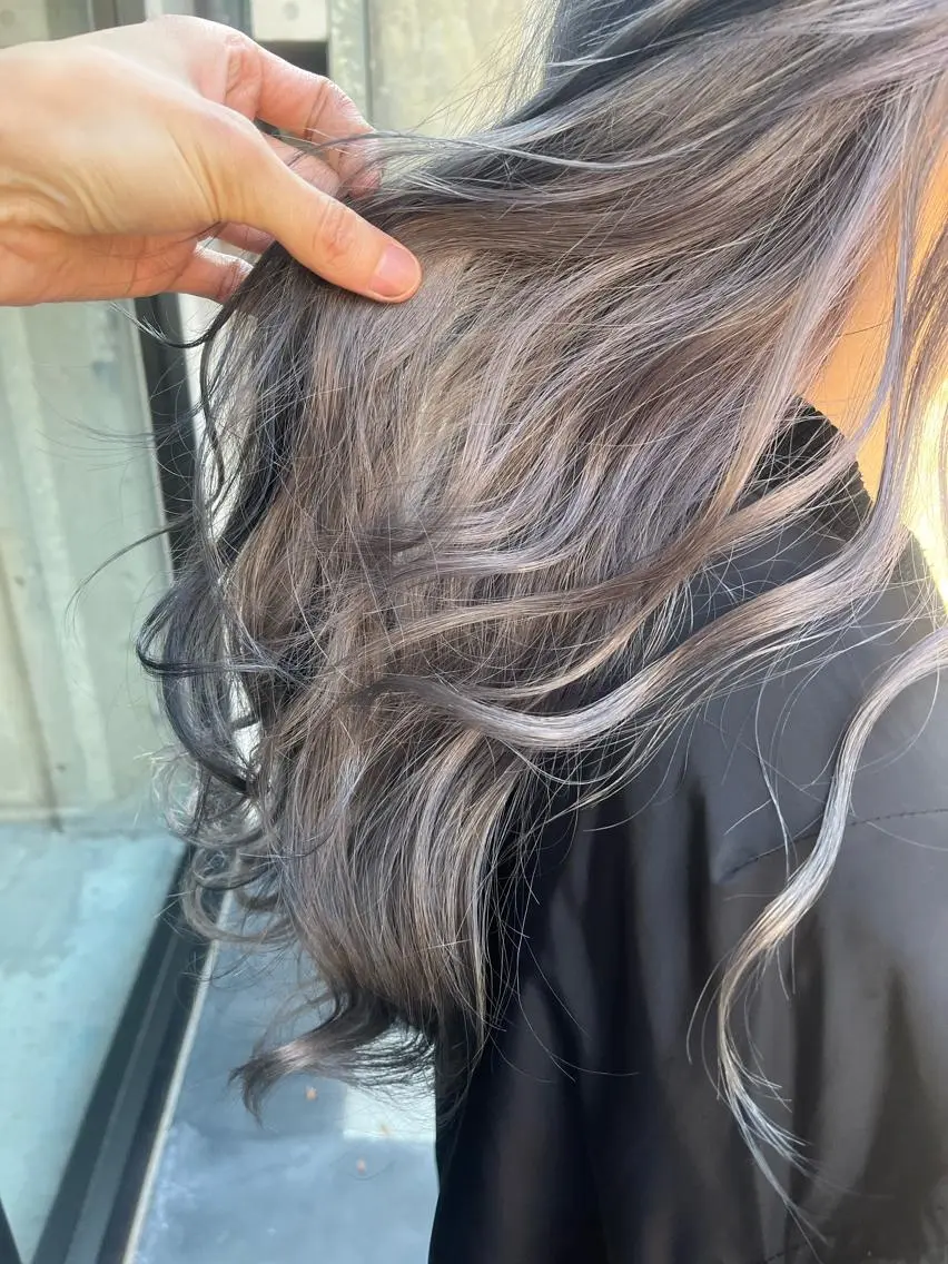 ロング カラー ショートボブ アッシュ バレイヤージュ ミストバング ベージュカラー カット ヘアカラー トリートメント 原宿サロン代表 デザインカラー伊藤卓のヘアスタイル