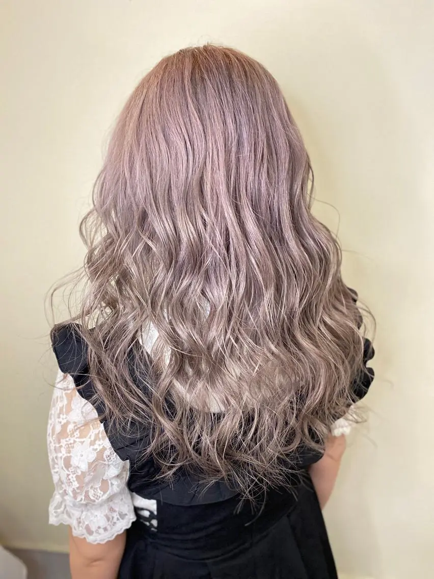 セミロング ヘアカラー ゆぴ☾‪/推しカラー /ハイトーンのヘアスタイル