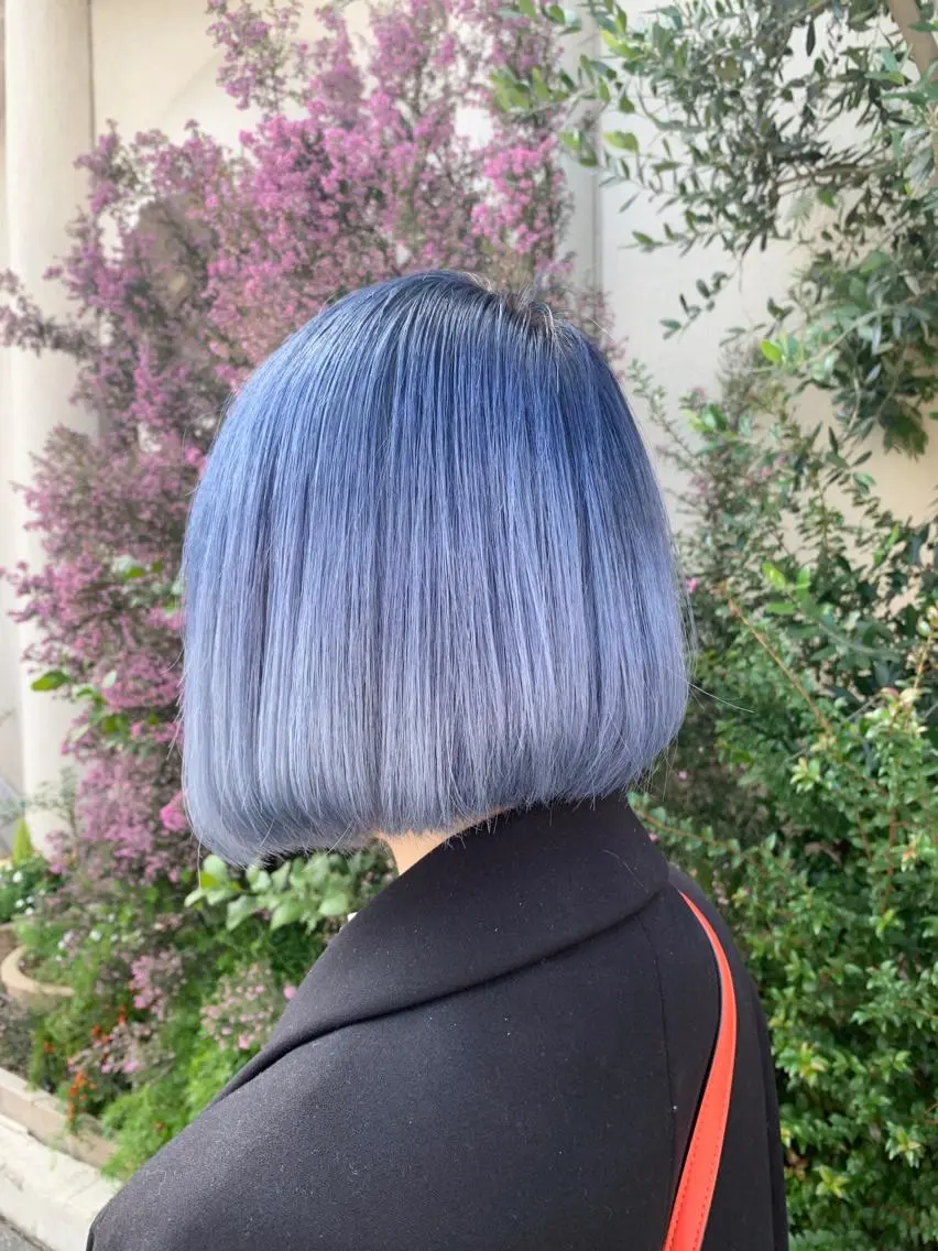 ショート カラー ブルーカラー グラデーションカラー シルバー 色落ちまでキレイに！ ！女性サロンのヘアスタイル