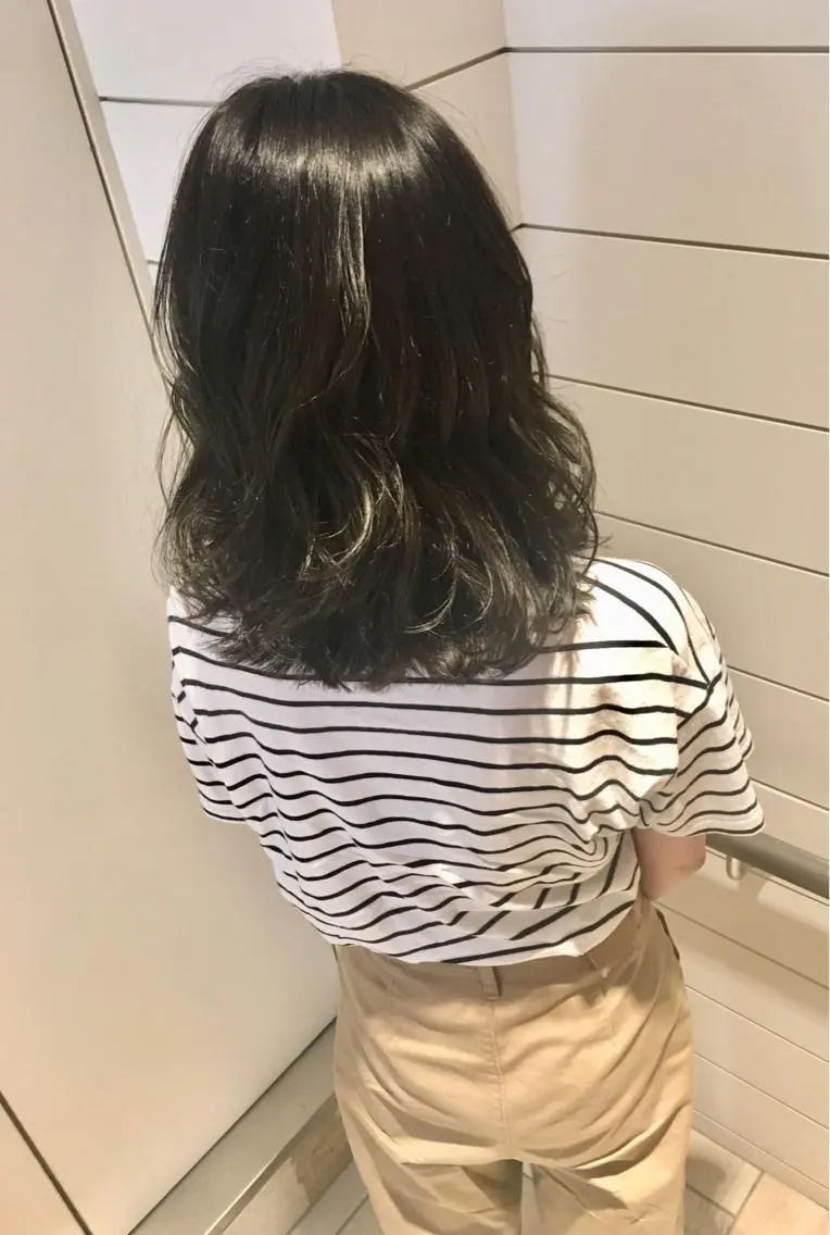 ミディアム カラー アッシュ 鍵山 千秋のヘアスタイル