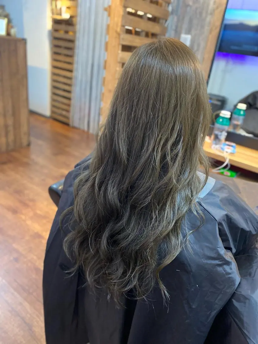 ロング カラー グレージュ カット ヘアカラー トリートメント Luzir⭐︎ GEN⭐︎のヘアスタイル