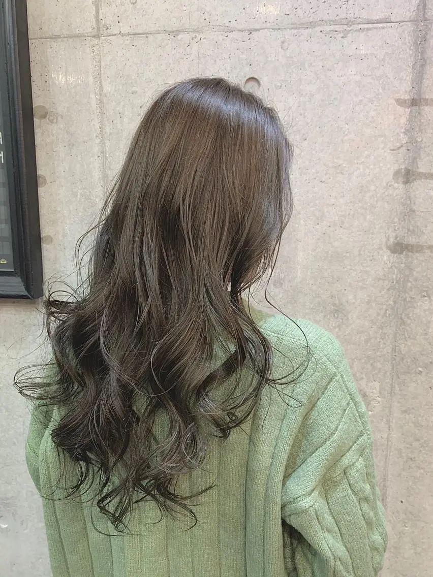 ロング カラー 鷺谷 玲奈のヘアスタイル