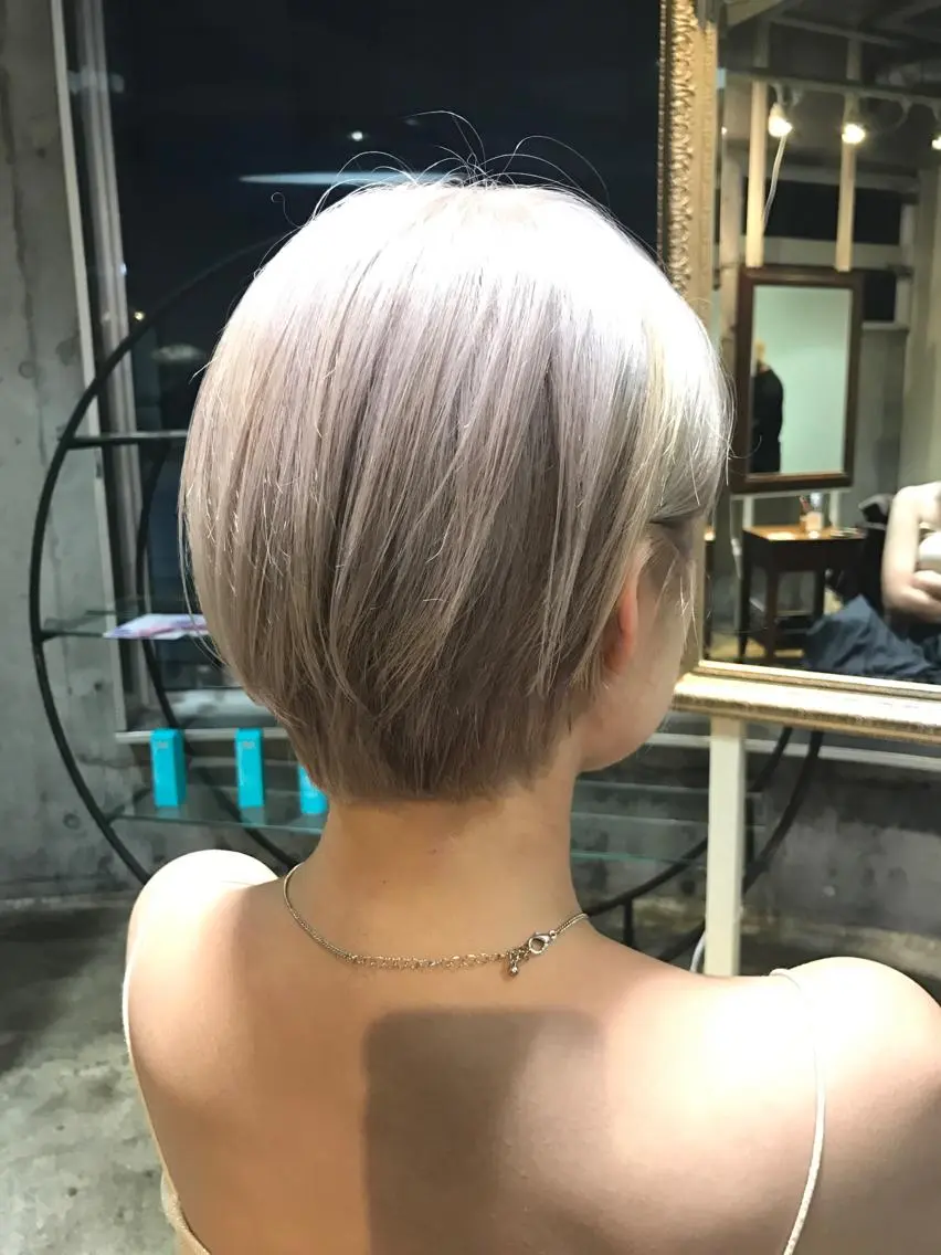 ショート カラー パーマ ヘアアレンジ メンズ キッズ ネイル マツエク・マツパ ショートヘア ショートネイル ホワイト サロンドミルク 原宿のヘアスタイル