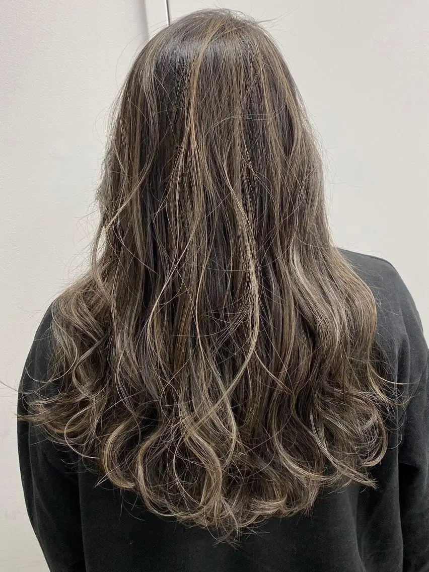 ロング カラー ハイライトカラー ハイライト 【公式】amble luxe 中野のヘアスタイル