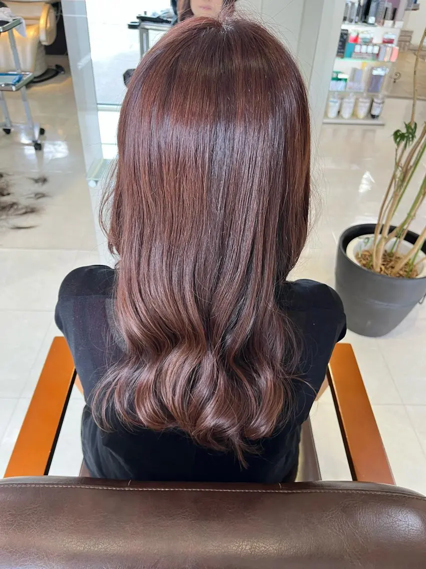 ロング カラー 岡田まみ🍒🤍 透明感カラーのヘアスタイル