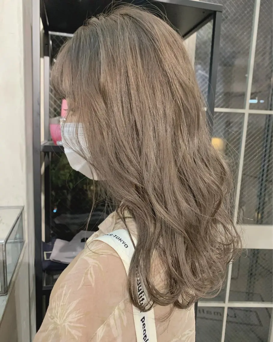 ロング カラー マツエク・マツパ ハイトーンボブ 前田 表参道　グレージュのヘアスタイル