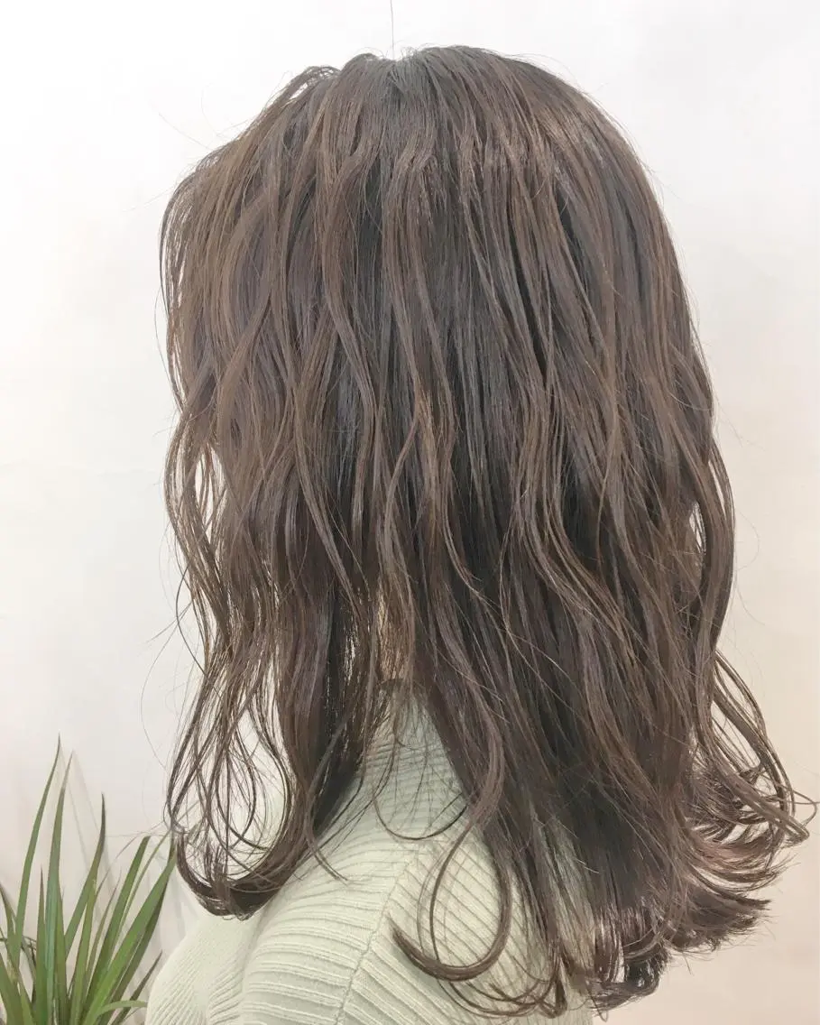 セミロング カラー ヘアアレンジ ブリーチ グレージュ ブリーチなしカラー エグチ アキラのヘアスタイル