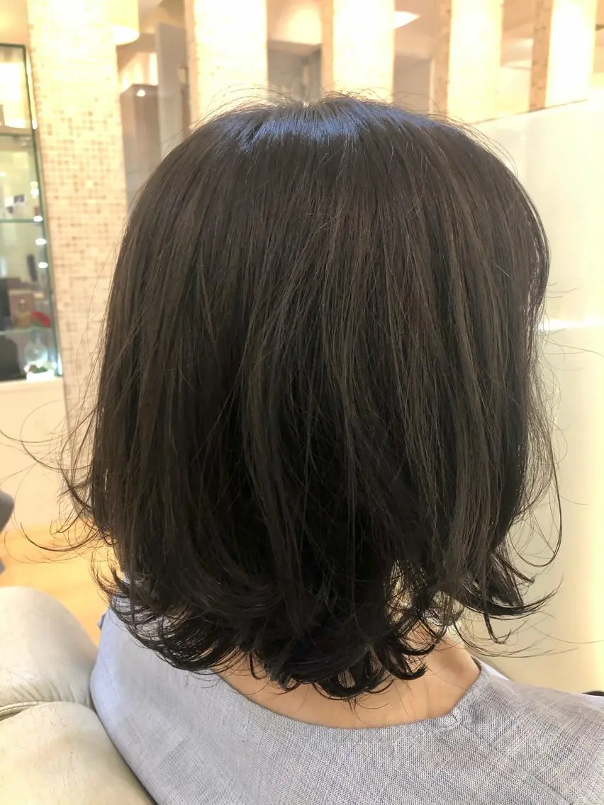 ミディアム ボブ くびれヘア 外ハネヘア 山岡 徹也のヘアスタイル