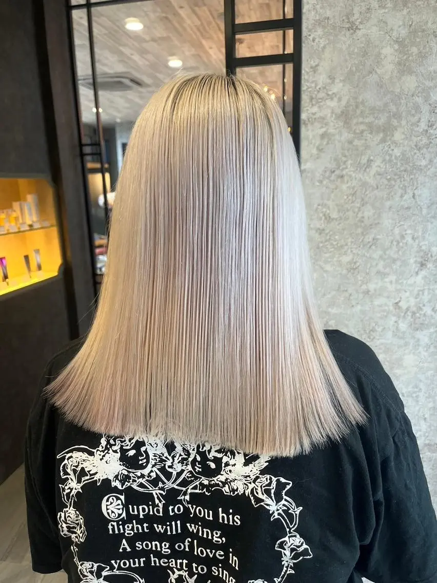 カラー セミロング ヘアアレンジ ブロンド ハイトーンカラー シルバー ハイトーンベージュ 新潟/Manamiのヘアスタイル