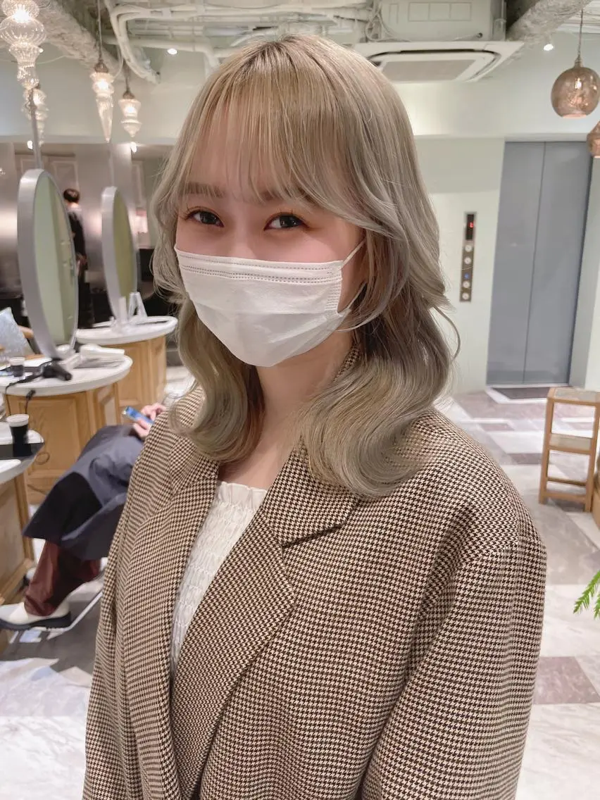 ロング カラー ベージュカラー 黒髪 ブリーチ ブルーカラー ブルーブラック ヘアカラー 木屋元一/透明感 /前髪/レイヤーのヘアスタイル