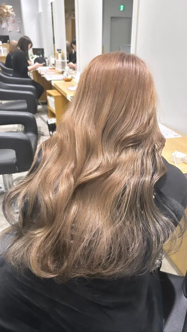 ロング カラー ベージュカラー ブリーチ ミルクティーベージュ 韓国ヘア×レイヤー カット/上田丈也のヘアスタイル
