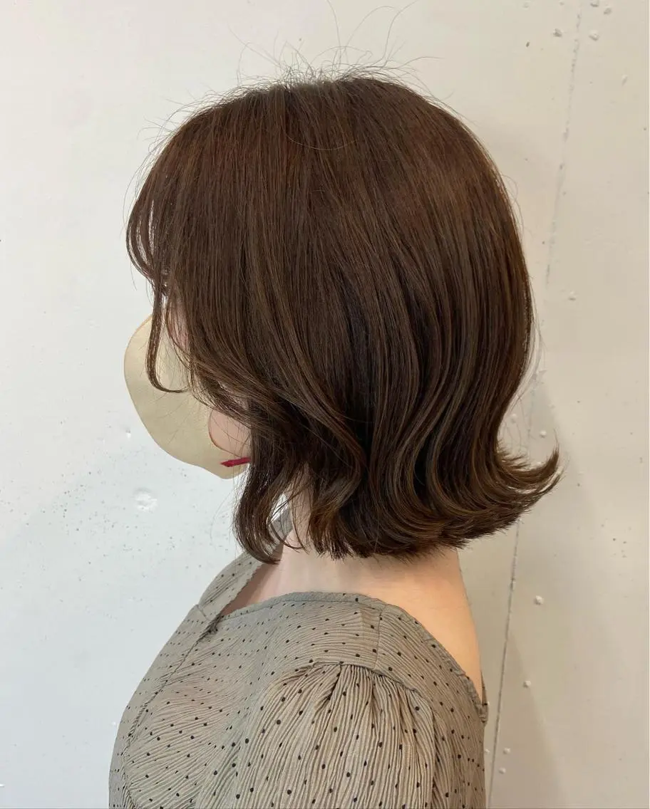 ミディアム カラー ボブ 外ハネヘア カット ヘアカラー トリートメント ウルフカット レイヤーカット上柿のヘアスタイル