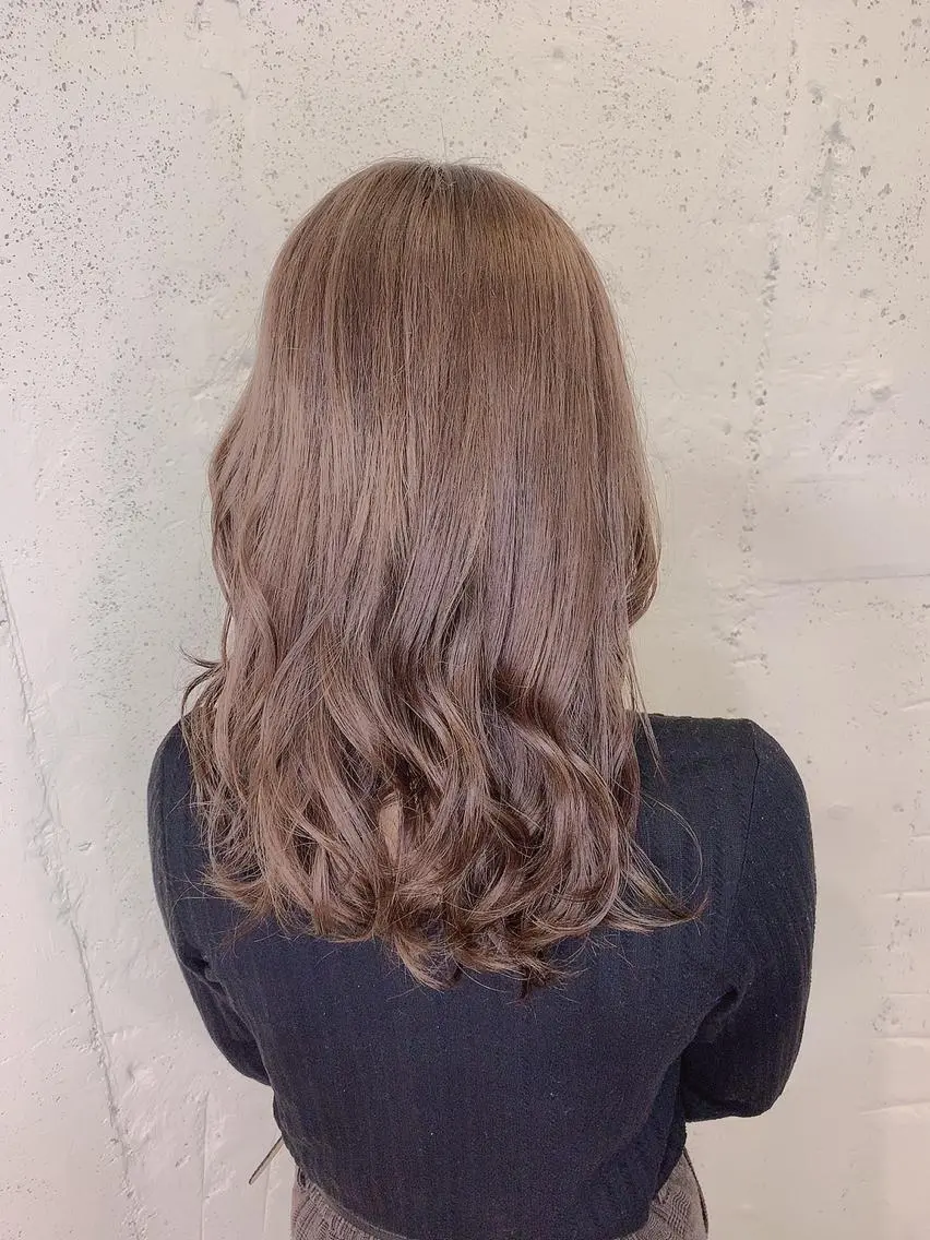 ロング カラー 透明感ハイトーン🦄 キラ🌈のヘアスタイル