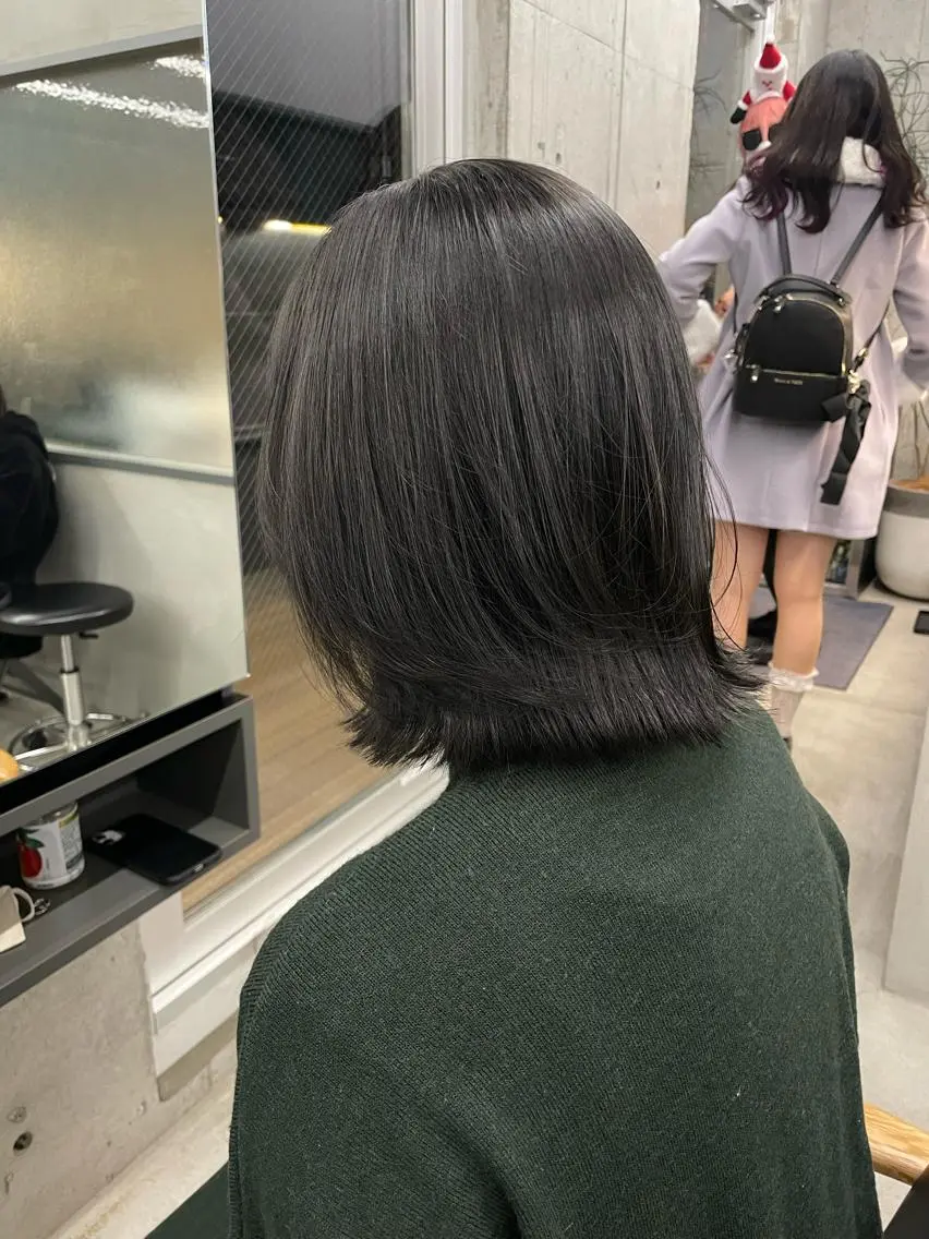 ミディアム カラー ブリーチ グレージュ ブリーチなしカラー 佐伯 和佳のヘアスタイル