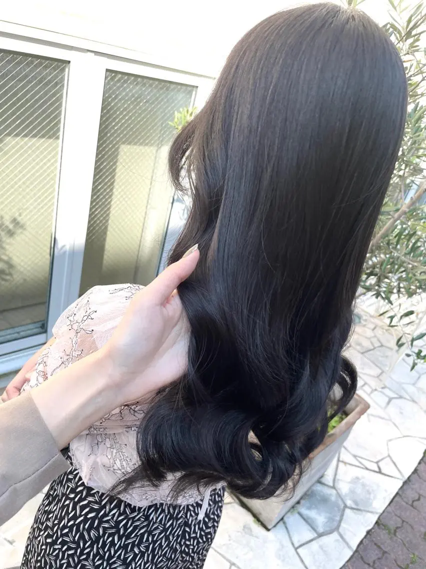 ロング カラー ダークグレー ダークグレージュ グレージュ カット ヘアカラー トリートメント ご新規様限定 透明感カラーKANAのヘアスタイル