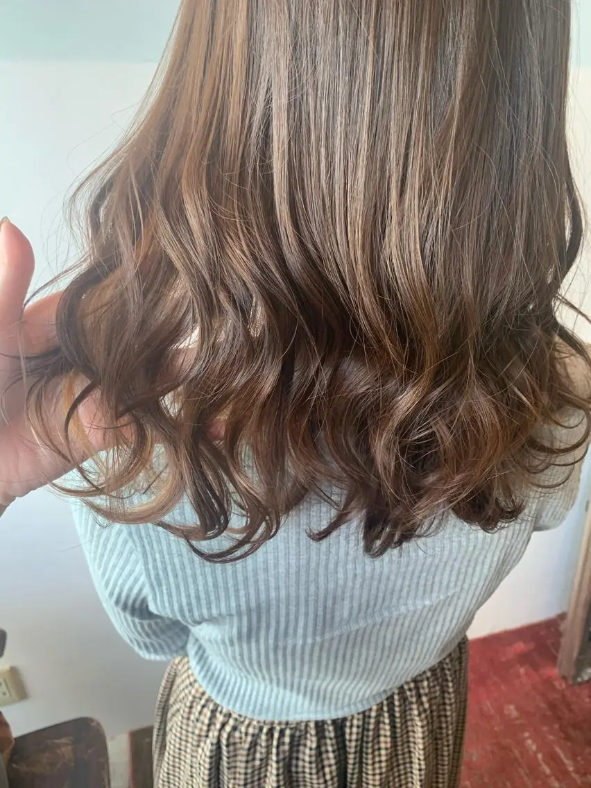 ミディアム カラー ハイトーン/レイヤー 💜Akaneのヘアスタイル