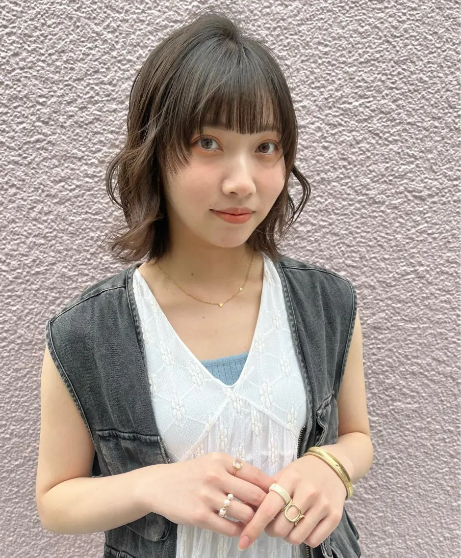 ミディアム カラー 顔まわりレイヤー レイヤーカット Moe モエの眉毛・アイブロウイメージ