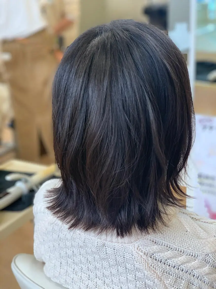 ミディアム ボブ レイヤーカット 外ハネヘア 吉川 茉由子のヘアスタイル