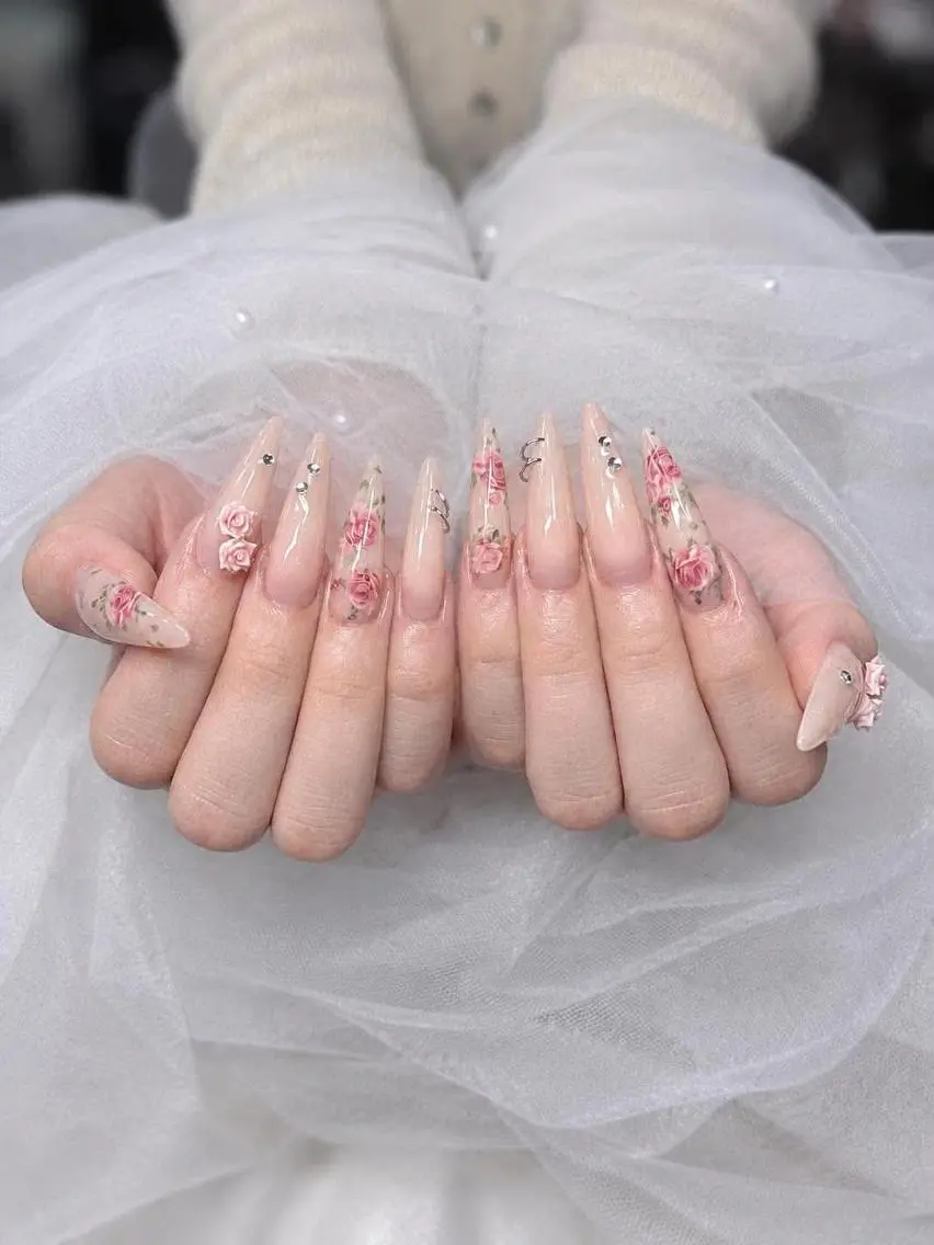 パーマ ロング 韓国風ヘア ハンドネイル Bling Salonのネイルデザイン
