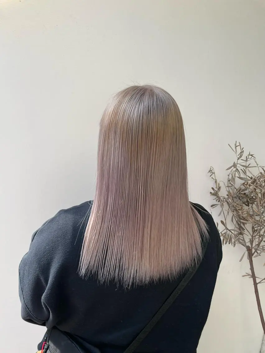 セミロング ヘアカラー 🎀韓国系ハイトーン カラーYoko🎀のヘアスタイル