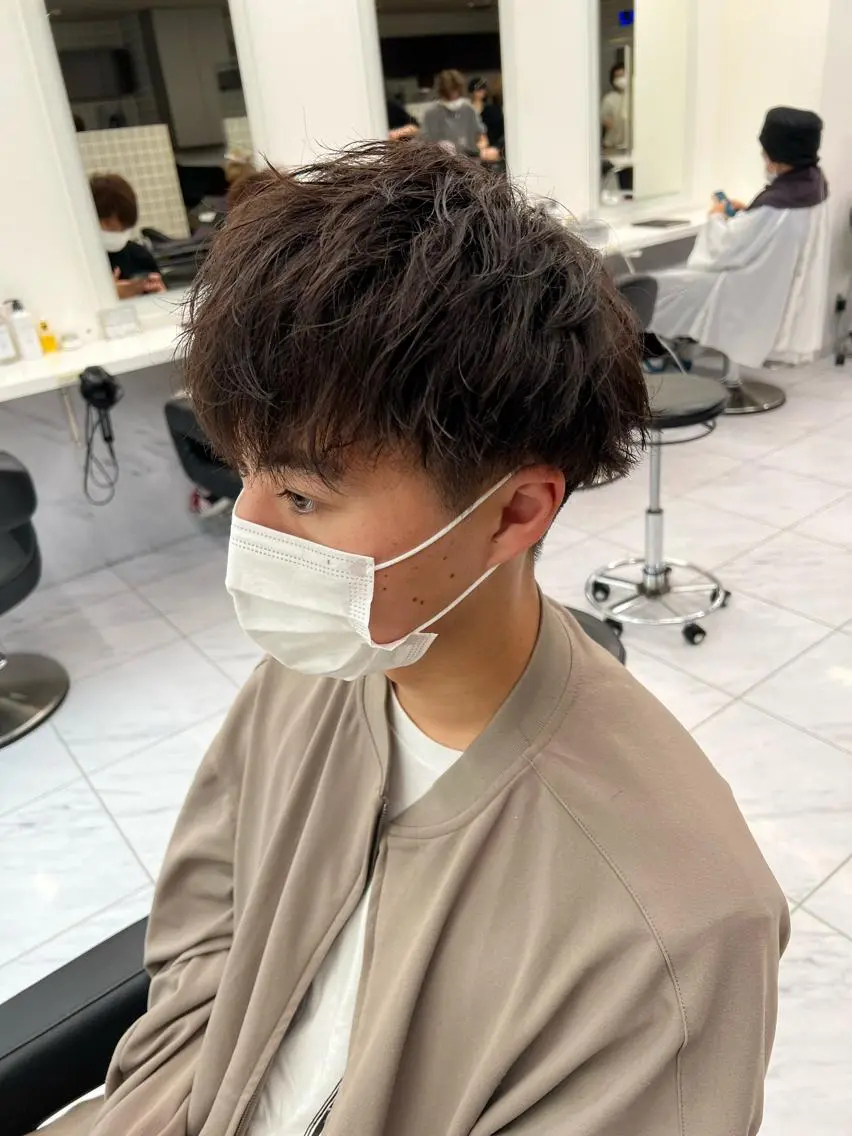 ショート カラー パーマ メンズ センターパート メンズ韓国風 韓国マッシュ マッシュウルフ マッシュ メンズパーマ特化 TAIGAのヘアスタイル