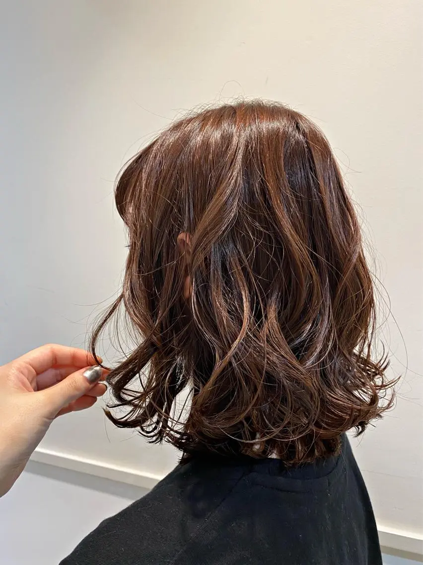 ミディアム ヘアカラー 似合う髪型見つけます AYAKAのヘアスタイル