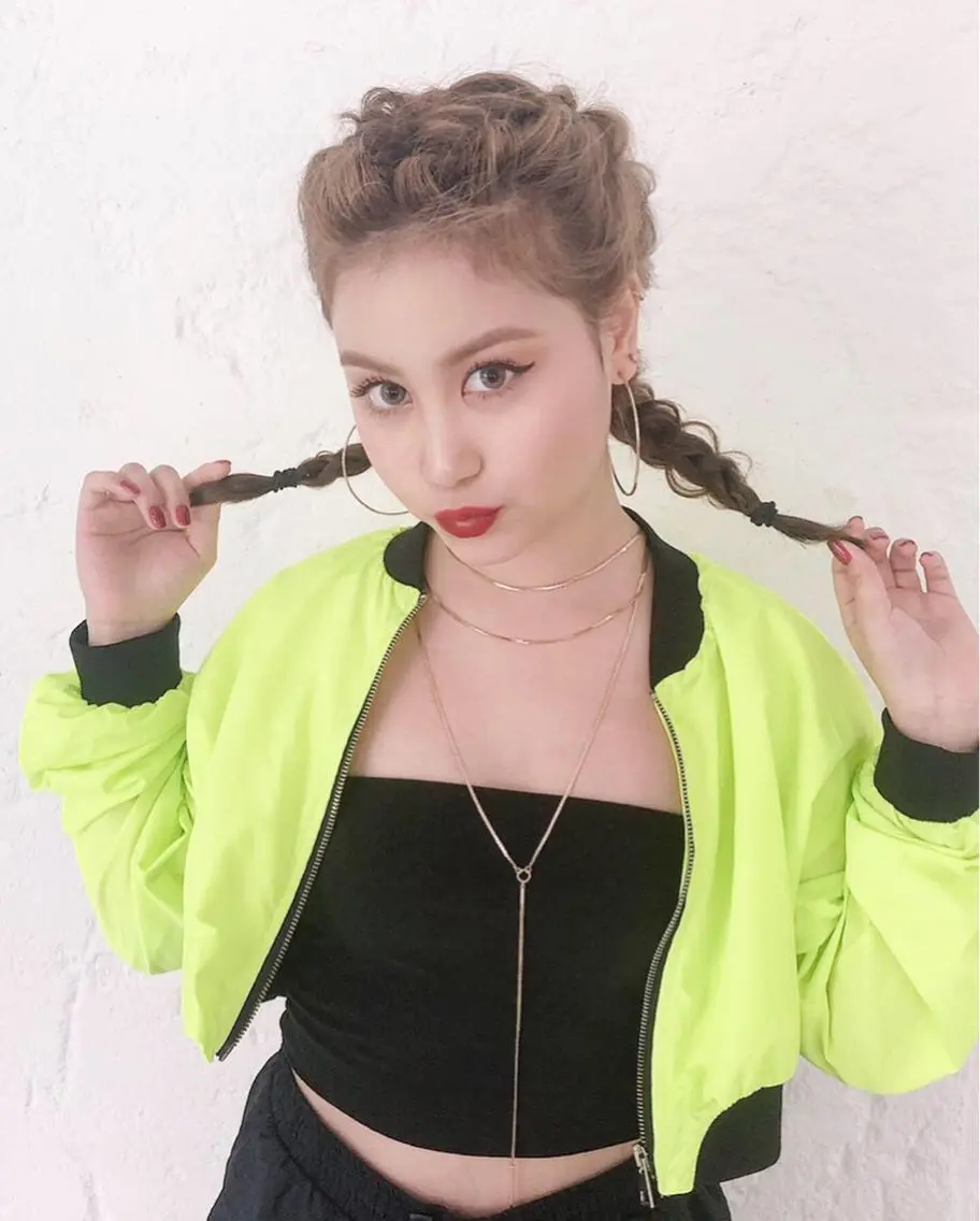 ミディアム カラー 黒髪 ブリーチ ケアブリーチ ダブルカラー イルミナカラー 顔まわりレイヤー× 韓国ヘアオタベシンヤのヘアスタイル
