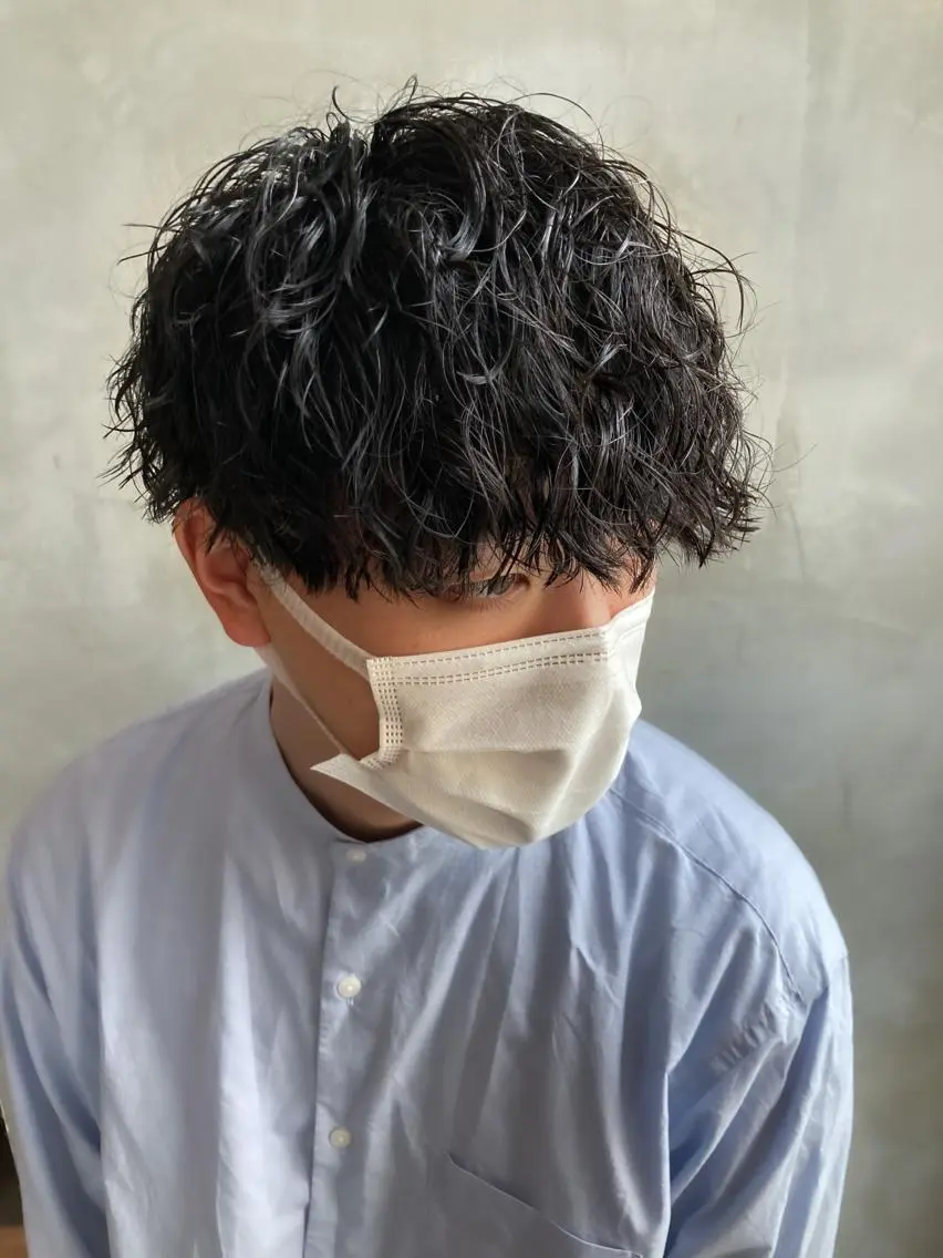 ショート カラー パーマ メンズ マッシュ 波巻きスパイラルパー マ/シャドウパーマ駿のヘアスタイル