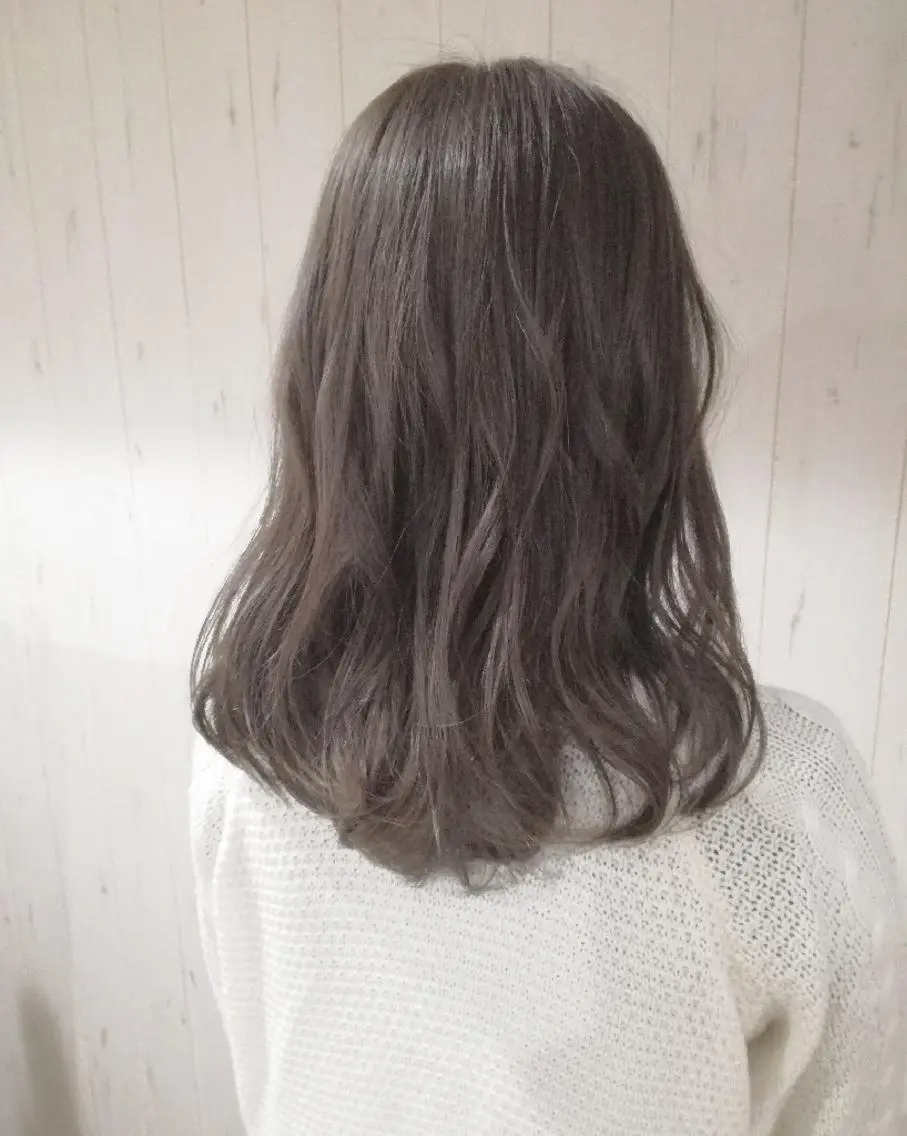 セミロング カラー アッシュ ベージュカラー 透明感カラー 西川 敏夫のヘアスタイル
