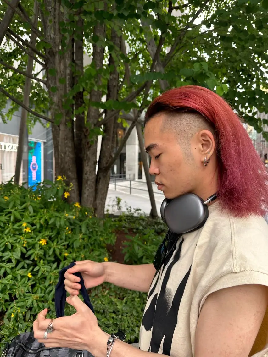 メンズ タイトボブ個性派カラ ーAKANEのヘアスタイル