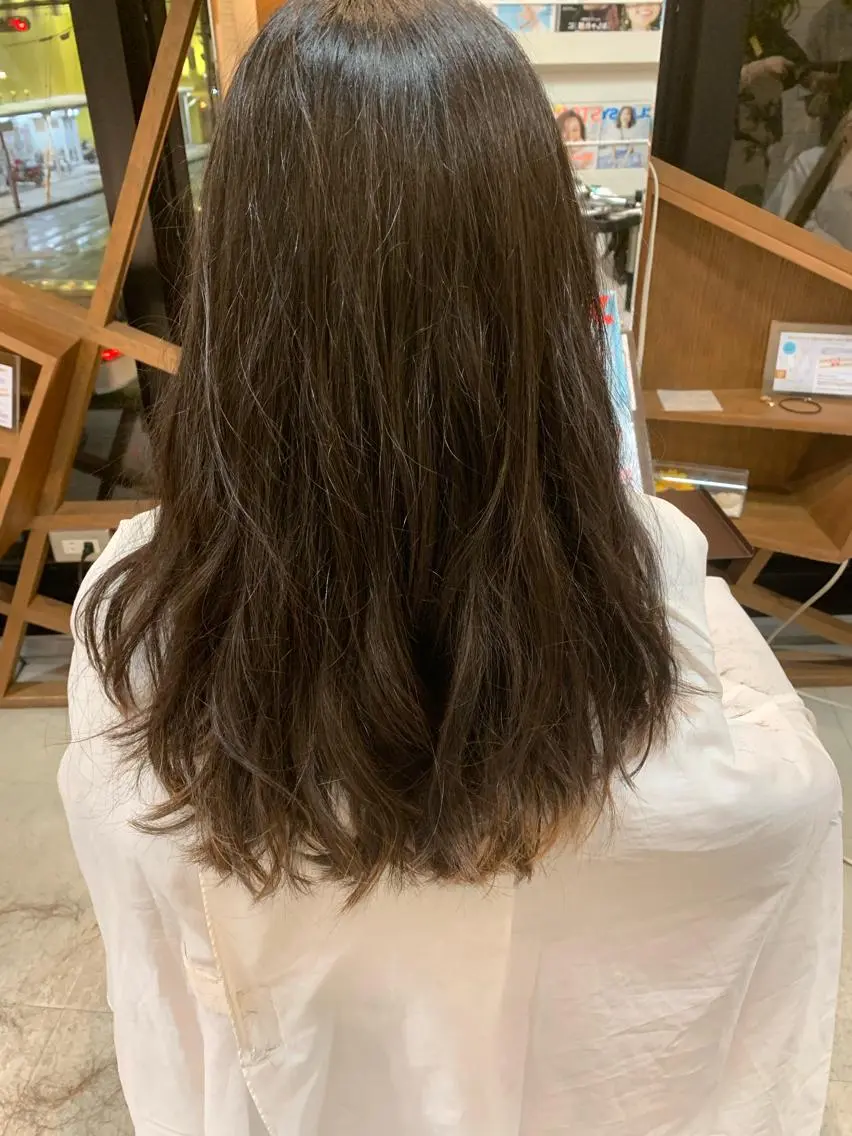 セミロング 吉田 茉生のヘアスタイル